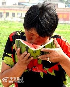 爱妈妈吃大瓜,温馨家庭美食时光